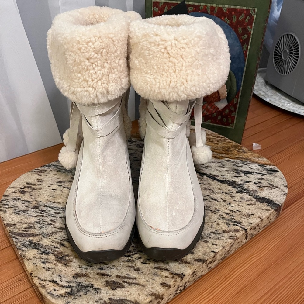 The North Face Ladies boots size 7.5,‎ Primaloft Insulated and waterproof